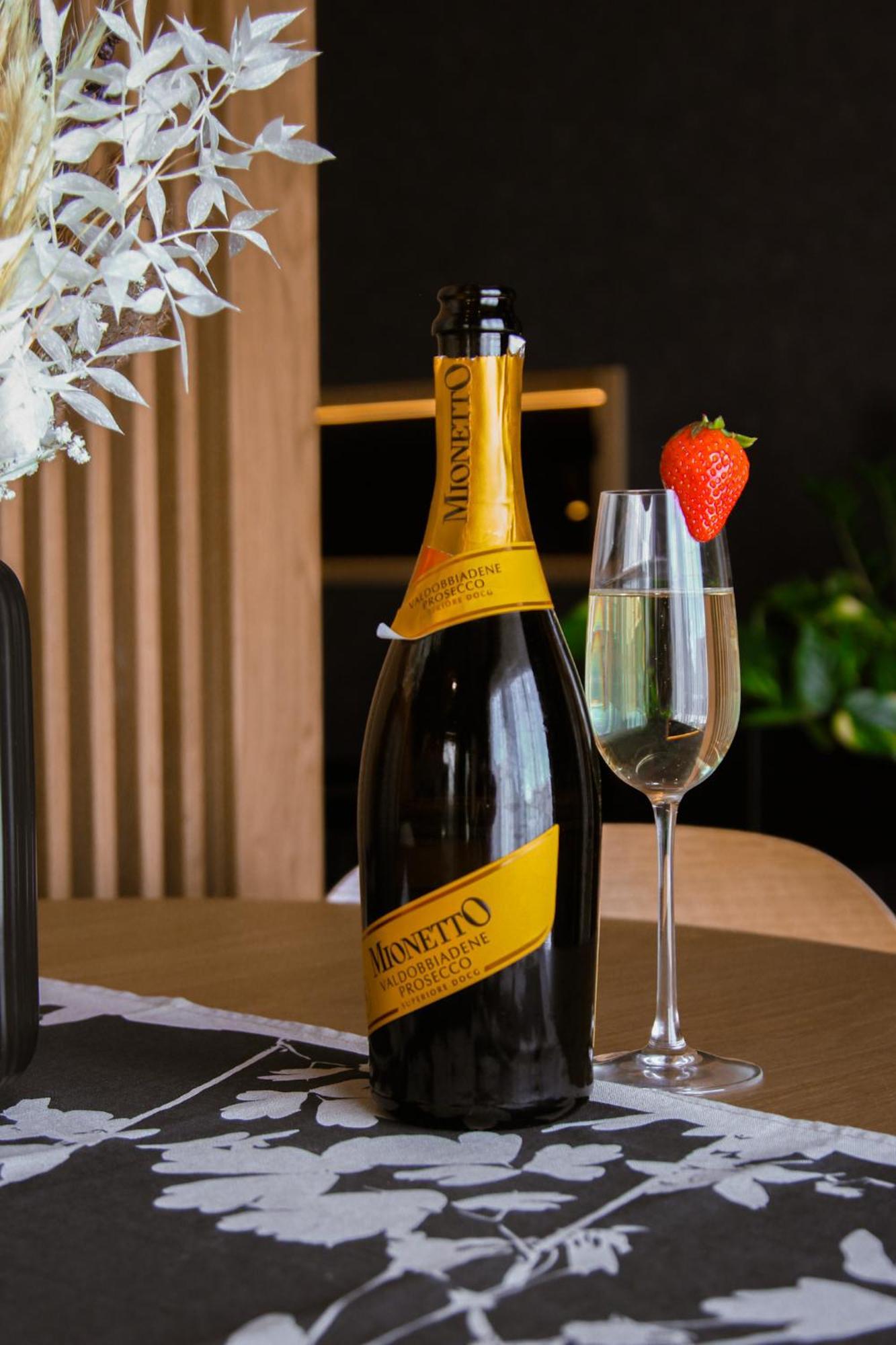 Twin Premium Apartman Тихань Экстерьер фото