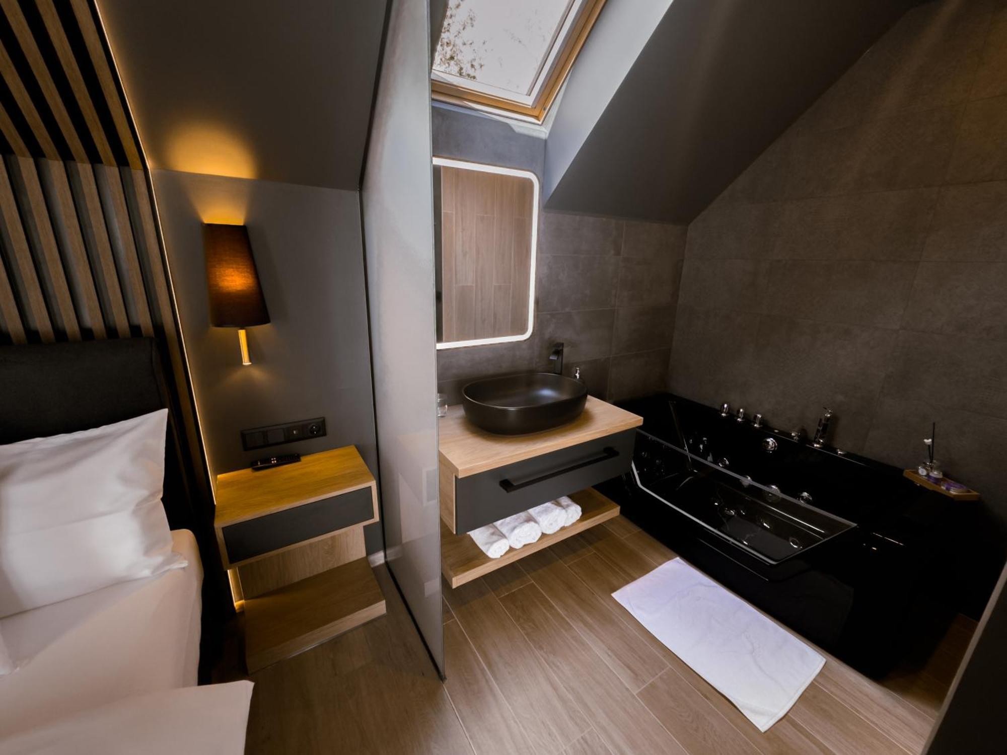 Twin Premium Apartman Тихань Экстерьер фото