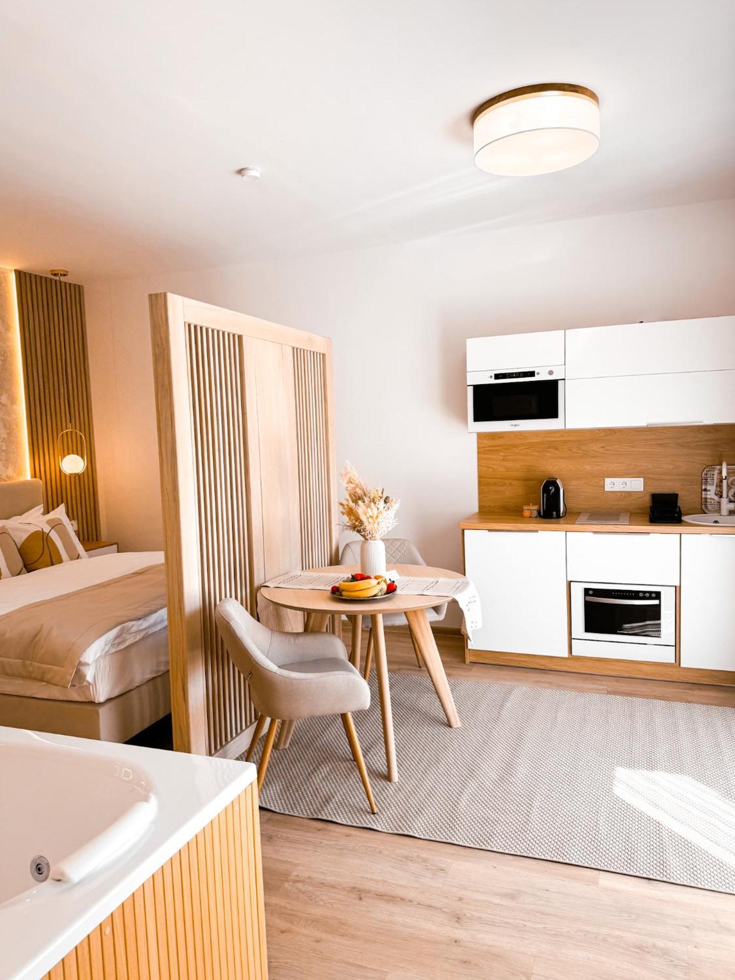 Twin Premium Apartman Тихань Экстерьер фото