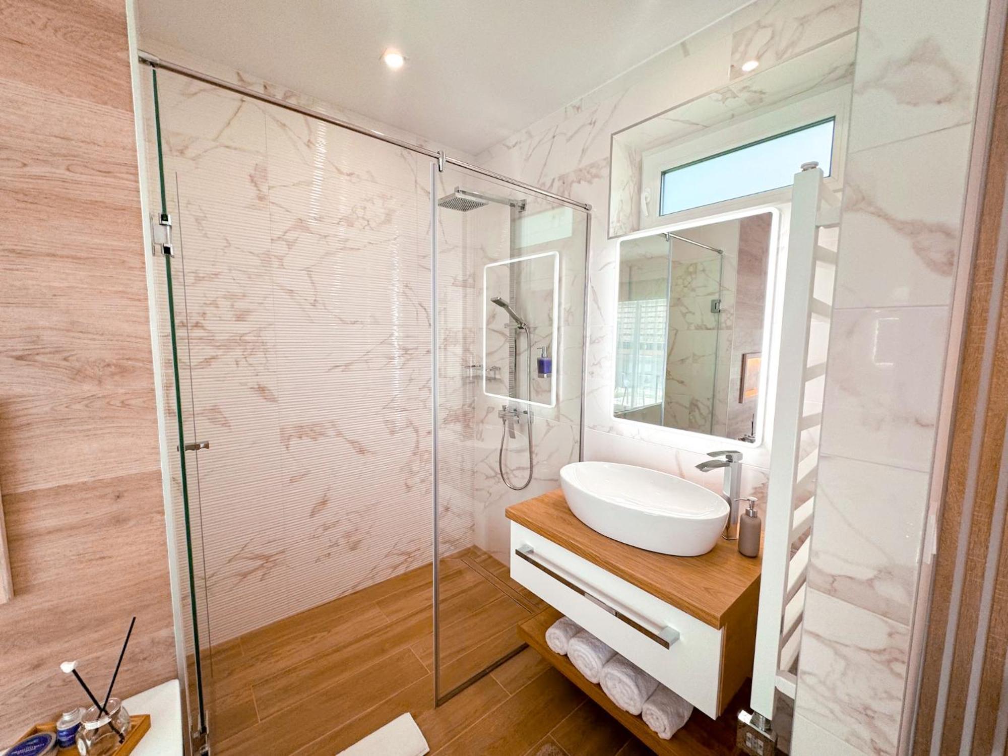 Twin Premium Apartman Тихань Экстерьер фото