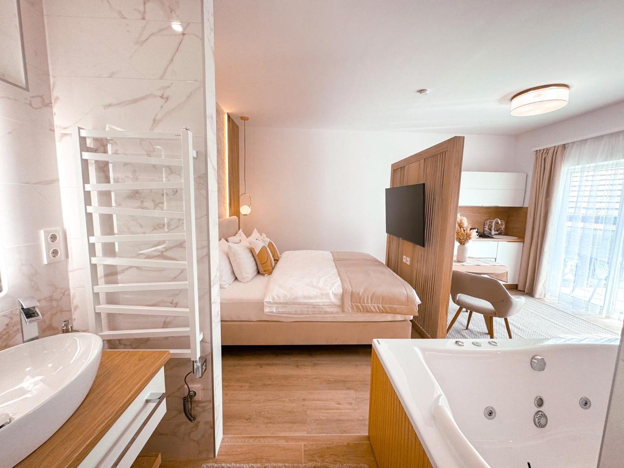 Twin Premium Apartman Тихань Экстерьер фото