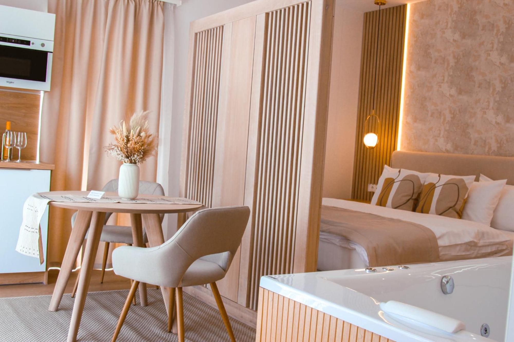 Twin Premium Apartman Тихань Экстерьер фото