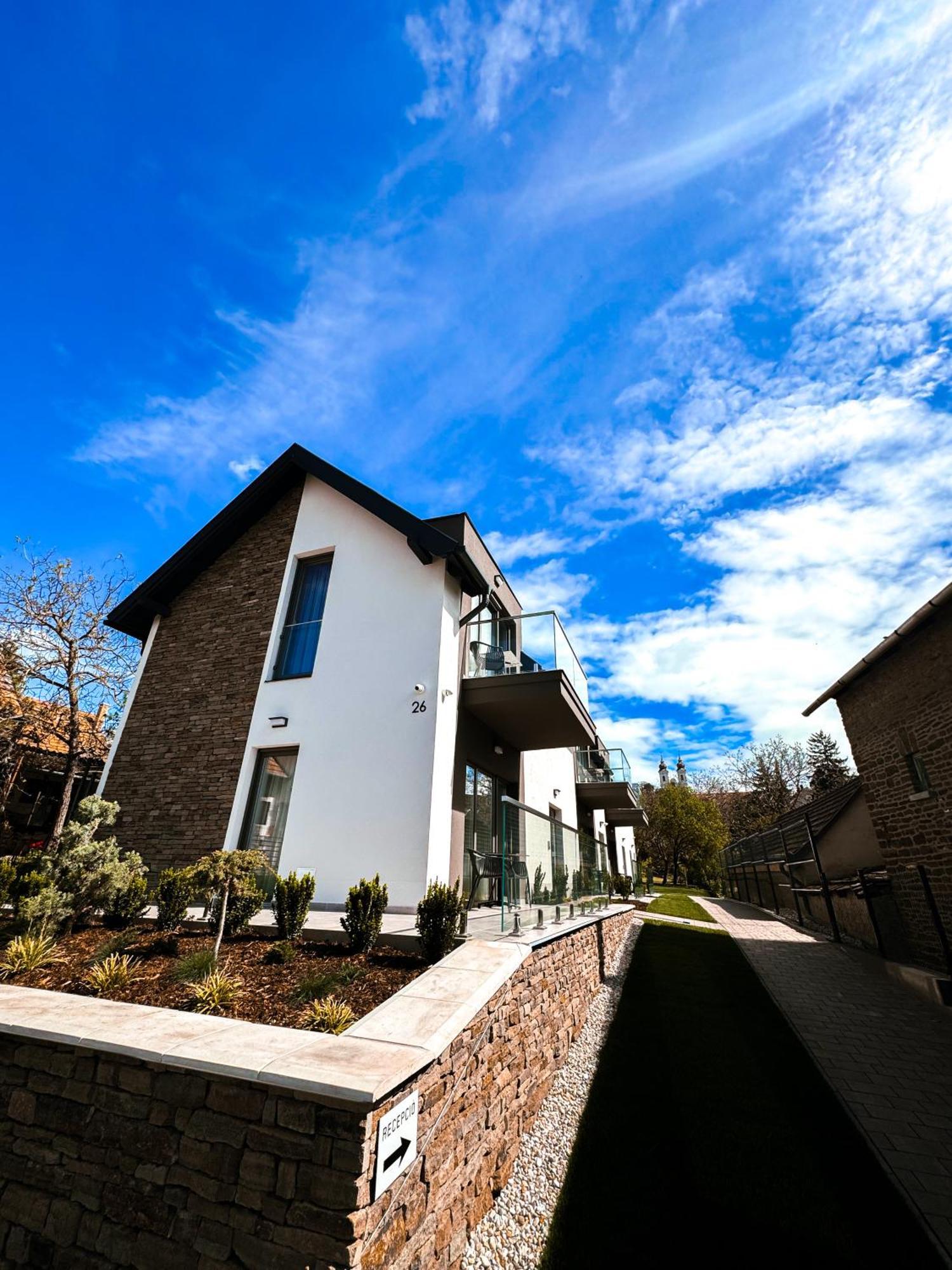 Twin Premium Apartman Тихань Экстерьер фото